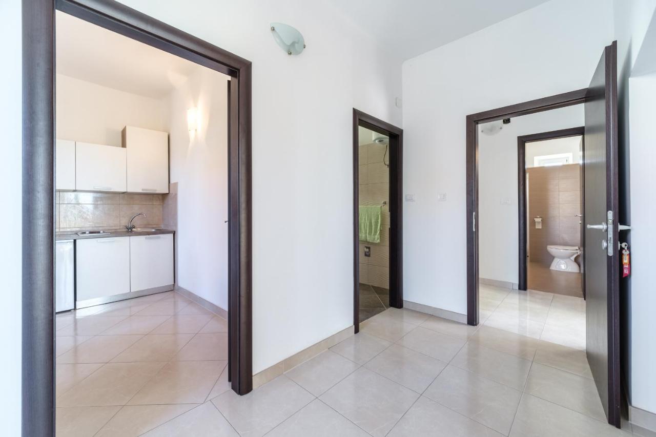 Beach Paradise Apartments Подстрана Екстер'єр фото